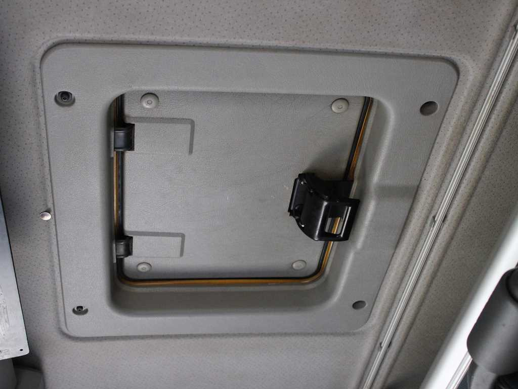 Tractor unit Volvo FH 420, EURO 5 EEV, LOWDECK, AIR SUSPENSION, VEB +: picture 15 Tractor unit Volvo FH 420, EURO 5 EEV, LOWDECK, AIR SUSPENSION, VEB +: picture 15