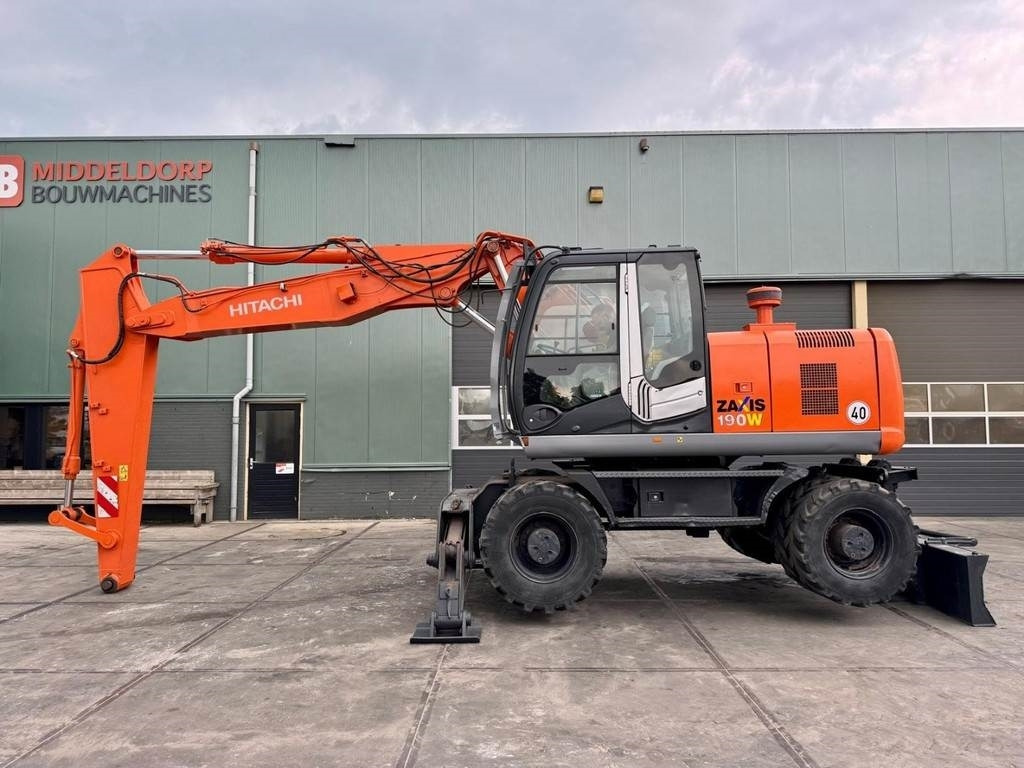 Wheel excavator Hitachi ZX190W3: picture 1