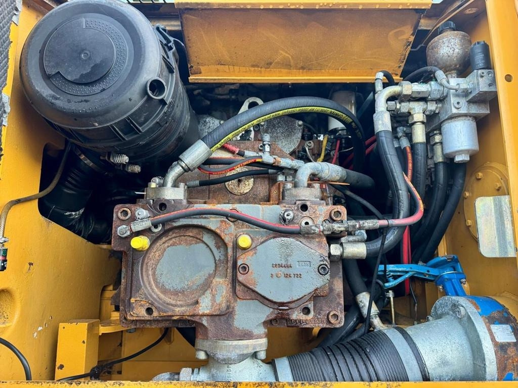 Waste/ Industry handler Liebherr A 924 C: picture 17