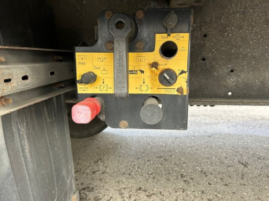 Curtainsider semi-trailer Schmitz SO1, Getränkeauflieger Orten Safe Server, Liftachse, Edscha-Verdeck: picture 12 Curtainsider semi-trailer Schmitz SO1, Getränkeauflieger Orten Safe Server, Liftachse, Edscha-Verdeck: picture 12