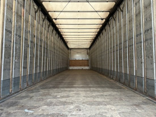 Curtainsider semi-trailer Schmitz SO1, Getränkeauflieger Orten Safe Server, Liftachse, Edscha-Verdeck: picture 14 Curtainsider semi-trailer Schmitz SO1, Getränkeauflieger Orten Safe Server, Liftachse, Edscha-Verdeck: picture 14