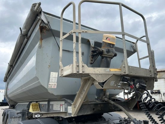 Schwarzmüller Kippmulde 25m³, SAF, Rollplane, Podest, HYVA - Tipper semi-trailer: picture 3 Schwarzmüller Kippmulde 25m³, SAF, Rollplane, Podest, HYVA - Tipper semi-trailer: picture 3