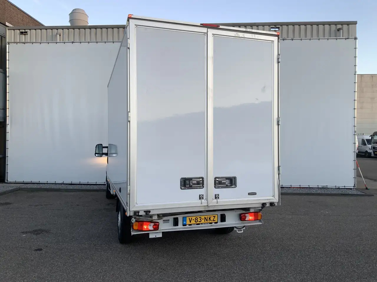 Citroen Jumper 2.2 BlueHDi 165 L3 3.5t Meubel bak & Deuren Airco - Closed box van: picture 2 Citroen Jumper 2.2 BlueHDi 165 L3 3.5t Meubel bak & Deuren Airco - Closed box van: picture 2