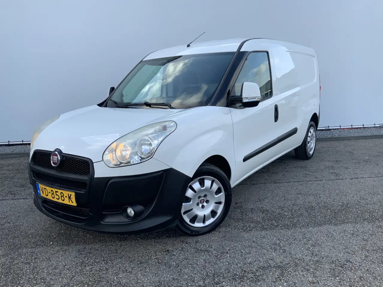 Fiat Doblo Cargo 1.6 MultiJet SX Maxi Airco Trekhaak 1300 kg - Small van: picture 1 Fiat Doblo Cargo 1.6 MultiJet SX Maxi Airco Trekhaak 1300 kg - Small van: picture 1