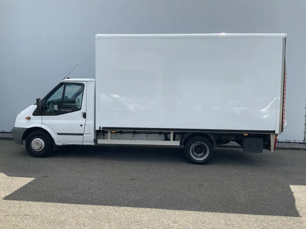 Ford Transit 350L 2.4 TDCI MARGE !!bak&Laadklep &Zijdeur Airco - Closed box van: picture 3 Ford Transit 350L 2.4 TDCI MARGE !!bak&Laadklep &Zijdeur Airco - Closed box van: picture 3