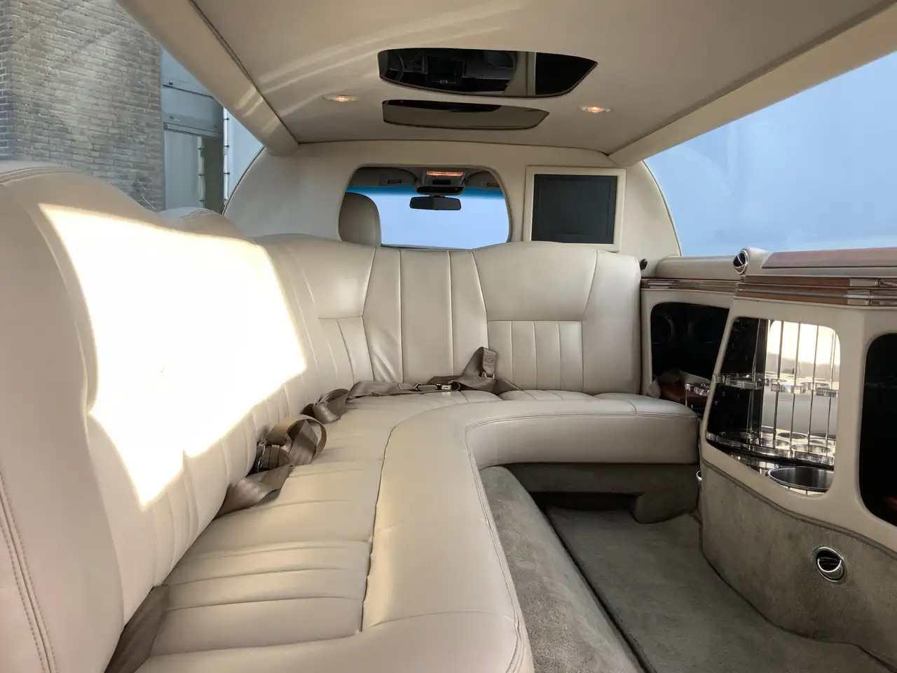 Lincoln Town Car 4.6 Signature Limousine Airco Cruise TV Bar Volle - Sedan: picture 4 Lincoln Town Car 4.6 Signature Limousine Airco Cruise TV Bar Volle - Sedan: picture 4