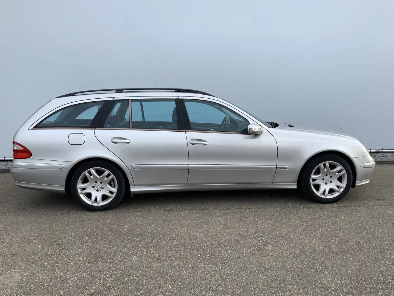 Station wagon Mercedes-Benz E 500 Combi V8 Elegance 4-Matic airmatic,full option: picture 15