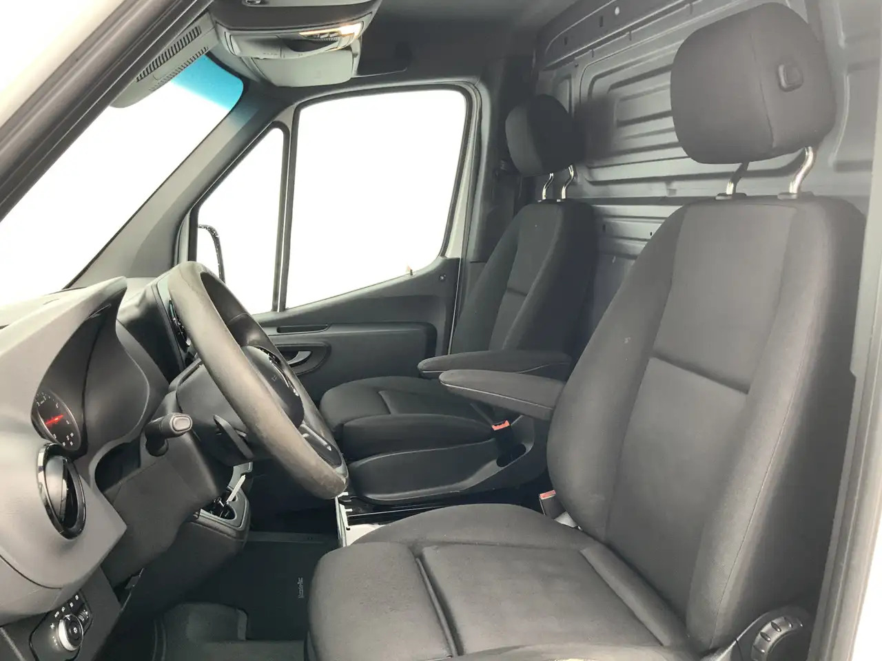 Mercedes-Benz Sprinter 314 2.2 CDI L1H1 Airco Cruise Navi Trekhaak 2000 k - Panel van: picture 4 Mercedes-Benz Sprinter 314 2.2 CDI L1H1 Airco Cruise Navi Trekhaak 2000 k - Panel van: picture 4