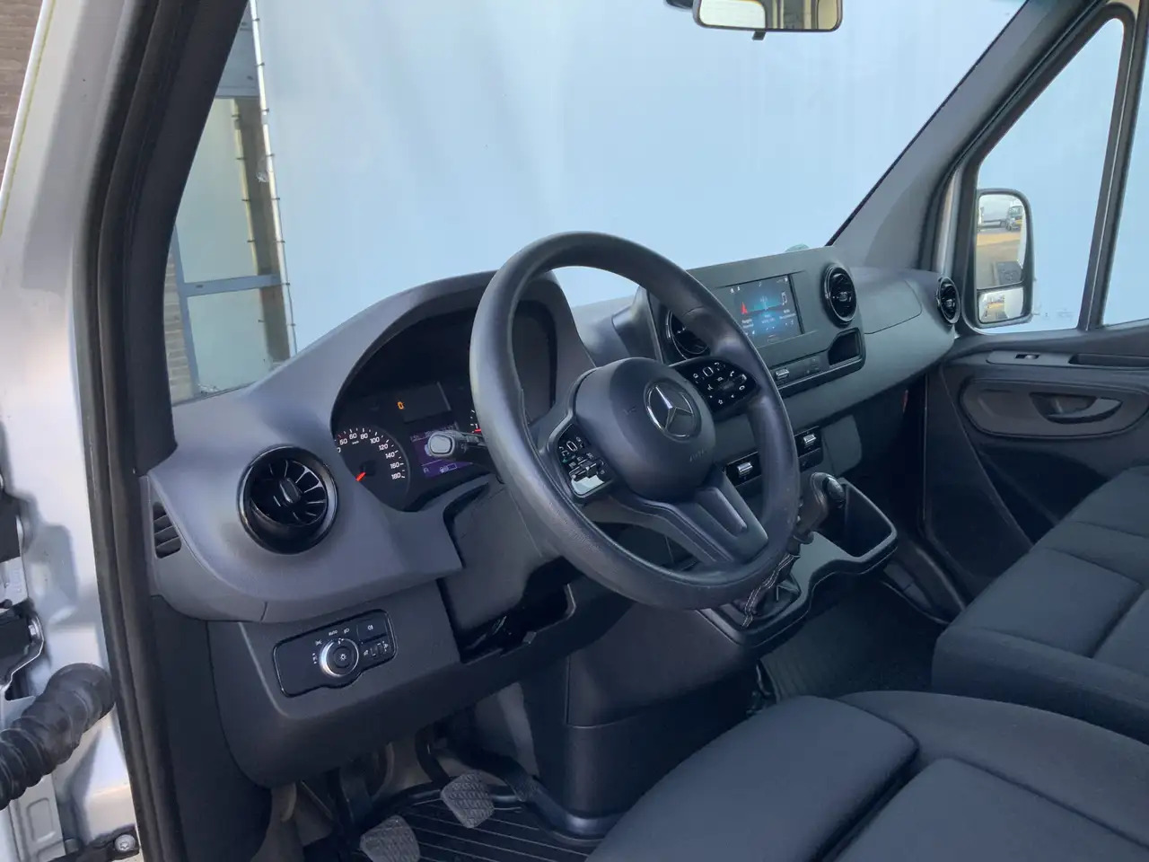 Mercedes-Benz Sprinter 314 2.2 CDI L2H2 Airco Cruise 3 Zits Trekhaak 2000 - Combi van: picture 4 Mercedes-Benz Sprinter 314 2.2 CDI L2H2 Airco Cruise 3 Zits Trekhaak 2000 - Combi van: picture 4