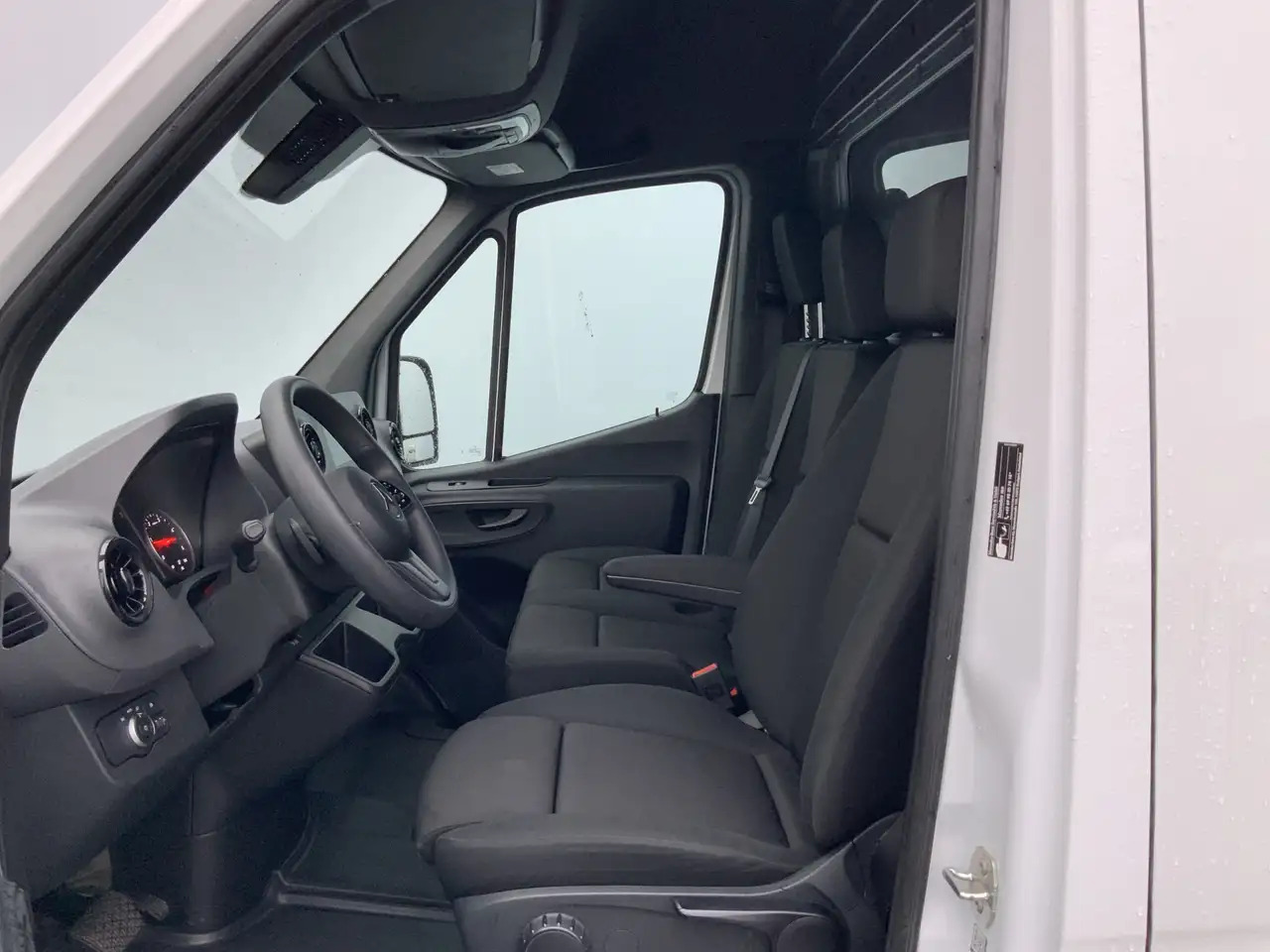 Mercedes-Benz Sprinter 317 1.9 CDI L2H2 Automaat Airco Cruise Navi Camera - Panel van: picture 4 Mercedes-Benz Sprinter 317 1.9 CDI L2H2 Automaat Airco Cruise Navi Camera - Panel van: picture 4