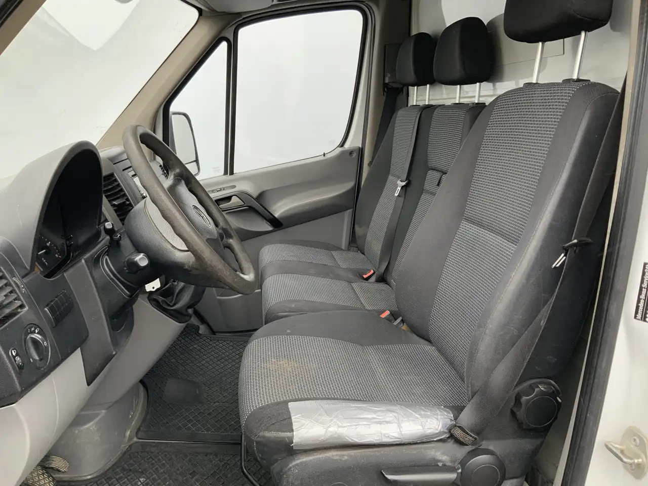 Mercedes-Benz Sprinter 513 2.2 CDI 432 Meubelbak & Deuren 3 Zits Cruise T - Closed box van: picture 4 Mercedes-Benz Sprinter 513 2.2 CDI 432 Meubelbak & Deuren 3 Zits Cruise T - Closed box van: picture 4