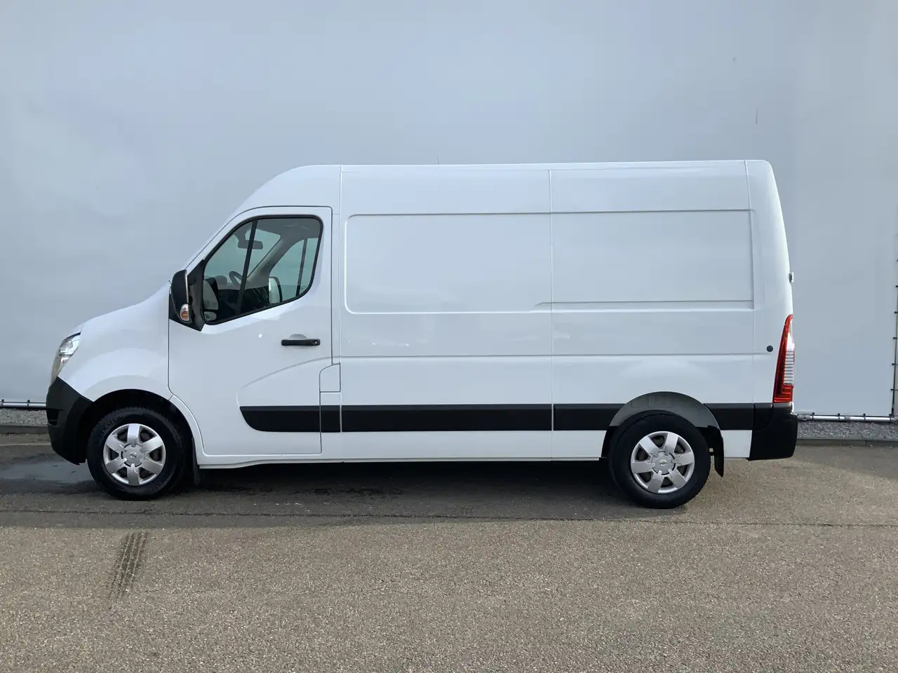 Nissan NV400 2.3 dCi L2H2 Optima L2H2 Airco Cruise Trekhaak 250 - Panel van: picture 3 Nissan NV400 2.3 dCi L2H2 Optima L2H2 Airco Cruise Trekhaak 250 - Panel van: picture 3