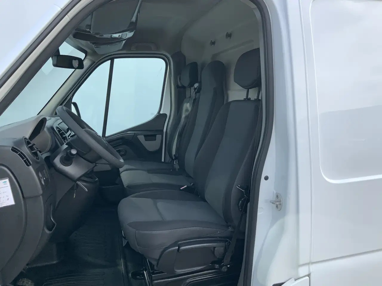 Nissan NV400 2.3 dCi L2H2 Optima L2H2 Airco Cruise Trekhaak 250 - Panel van: picture 5 Nissan NV400 2.3 dCi L2H2 Optima L2H2 Airco Cruise Trekhaak 250 - Panel van: picture 5
