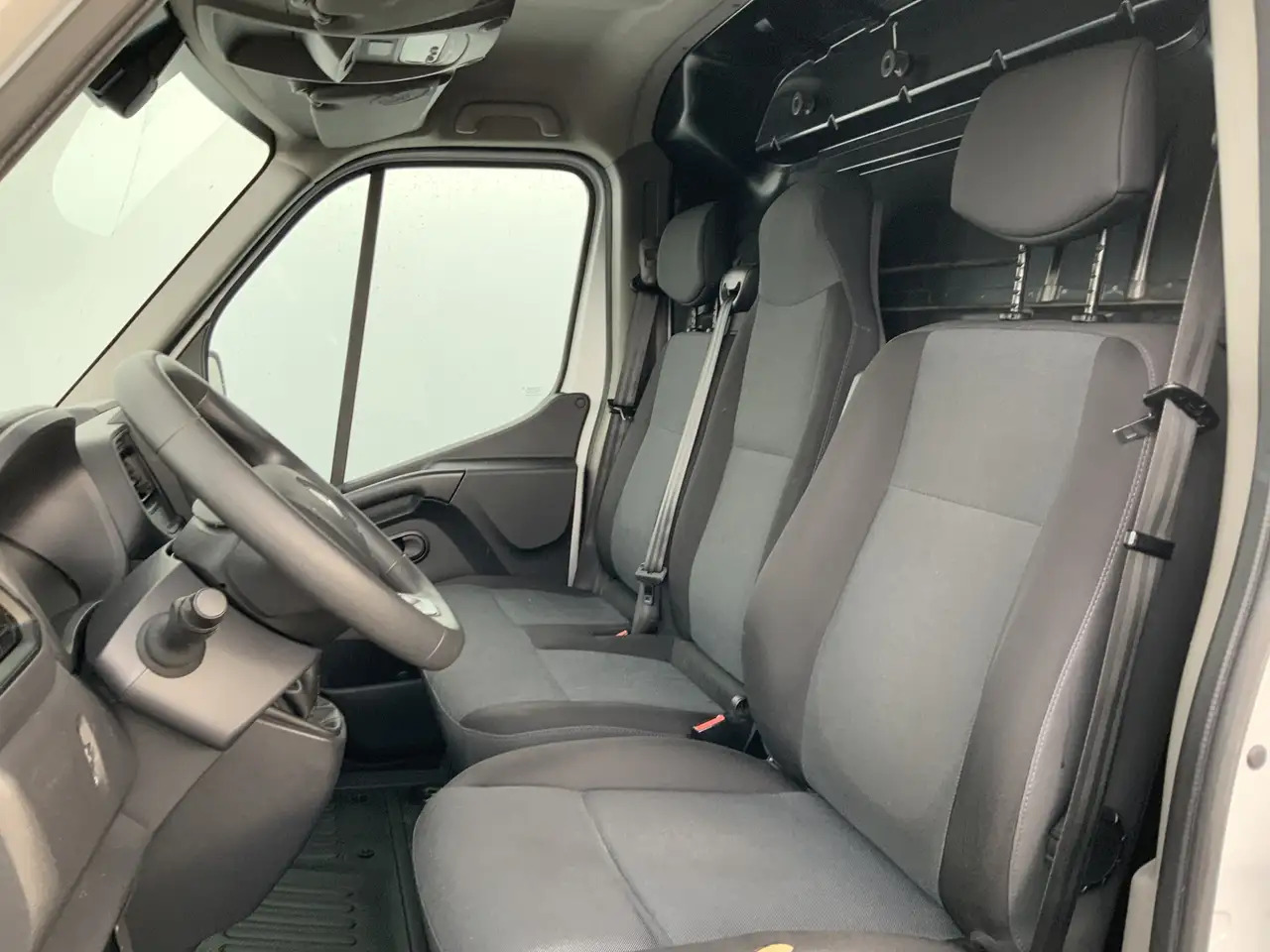 Renault Master T35 2.3 dCi 135 L2H2 Airco Cruise 3 Zits Camera Na - Panel van: picture 4 Renault Master T35 2.3 dCi 135 L2H2 Airco Cruise 3 Zits Camera Na - Panel van: picture 4