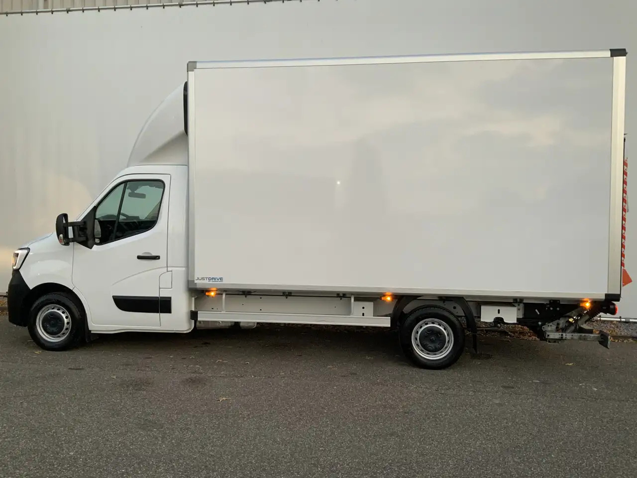 Renault Master T35 2.3 dCi 145 L3 Meubelbak&Klep Zijdeur Airco Cr - Closed box van: picture 3 Renault Master T35 2.3 dCi 145 L3 Meubelbak&Klep Zijdeur Airco Cr - Closed box van: picture 3