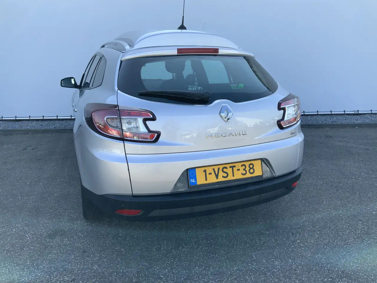 Renault Megane 1.5 dCi Expression Airco Navi Grijs Kenteken Euro - Car: picture 2 Renault Megane 1.5 dCi Expression Airco Navi Grijs Kenteken Euro - Car: picture 2