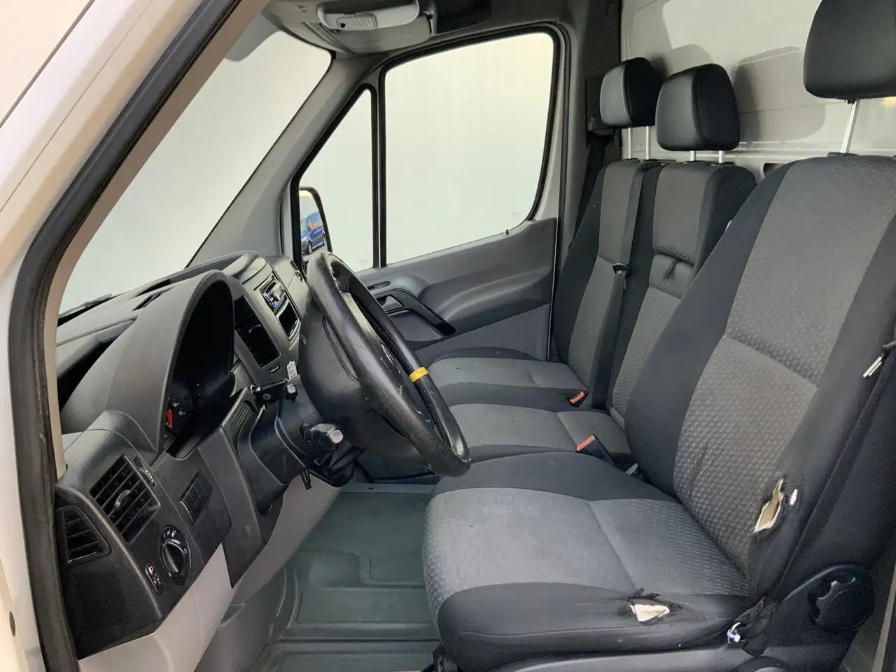Volkswagen Crafter 35 2.0 TDI L3H1 Glasresteel Airco Cruise 3 Zits La - Closed box van: picture 3 Volkswagen Crafter 35 2.0 TDI L3H1 Glasresteel Airco Cruise 3 Zits La - Closed box van: picture 3