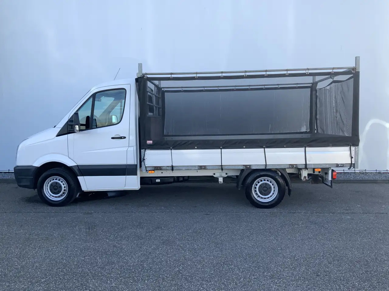 Volkswagen Crafter 50 2.0 TDI L2H1Pick Up Airco Cruise Trekhaak 3500 - Open body delivery van: picture 3 Volkswagen Crafter 50 2.0 TDI L2H1Pick Up Airco Cruise Trekhaak 3500 - Open body delivery van: picture 3