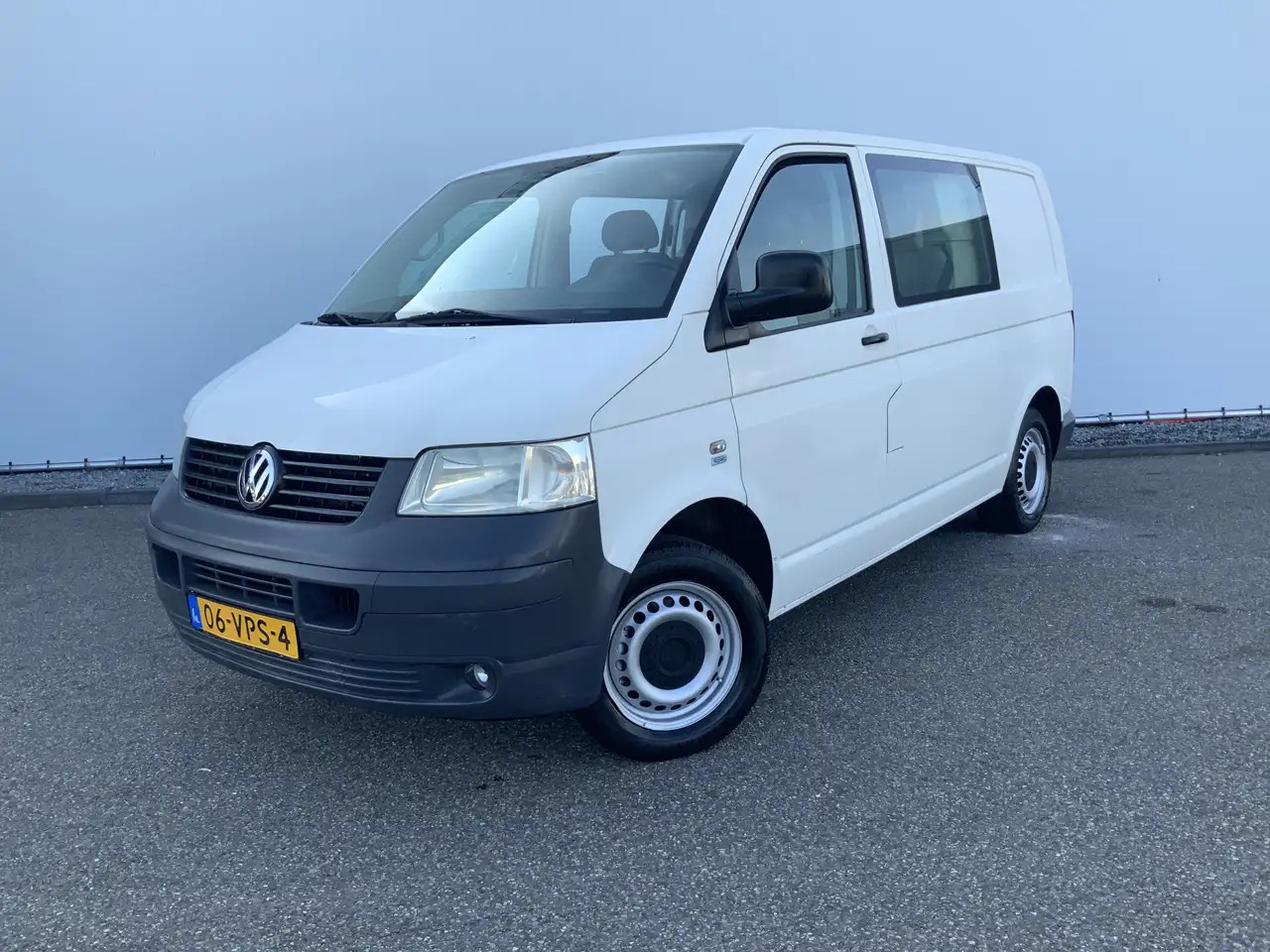 Volkswagen T5 Transporter 2.5 TDI 300 Budgetline Automaat DubCab Airco Trekh - Combi van: picture 1 Volkswagen T5 Transporter 2.5 TDI 300 Budgetline Automaat DubCab Airco Trekh - Combi van: picture 1