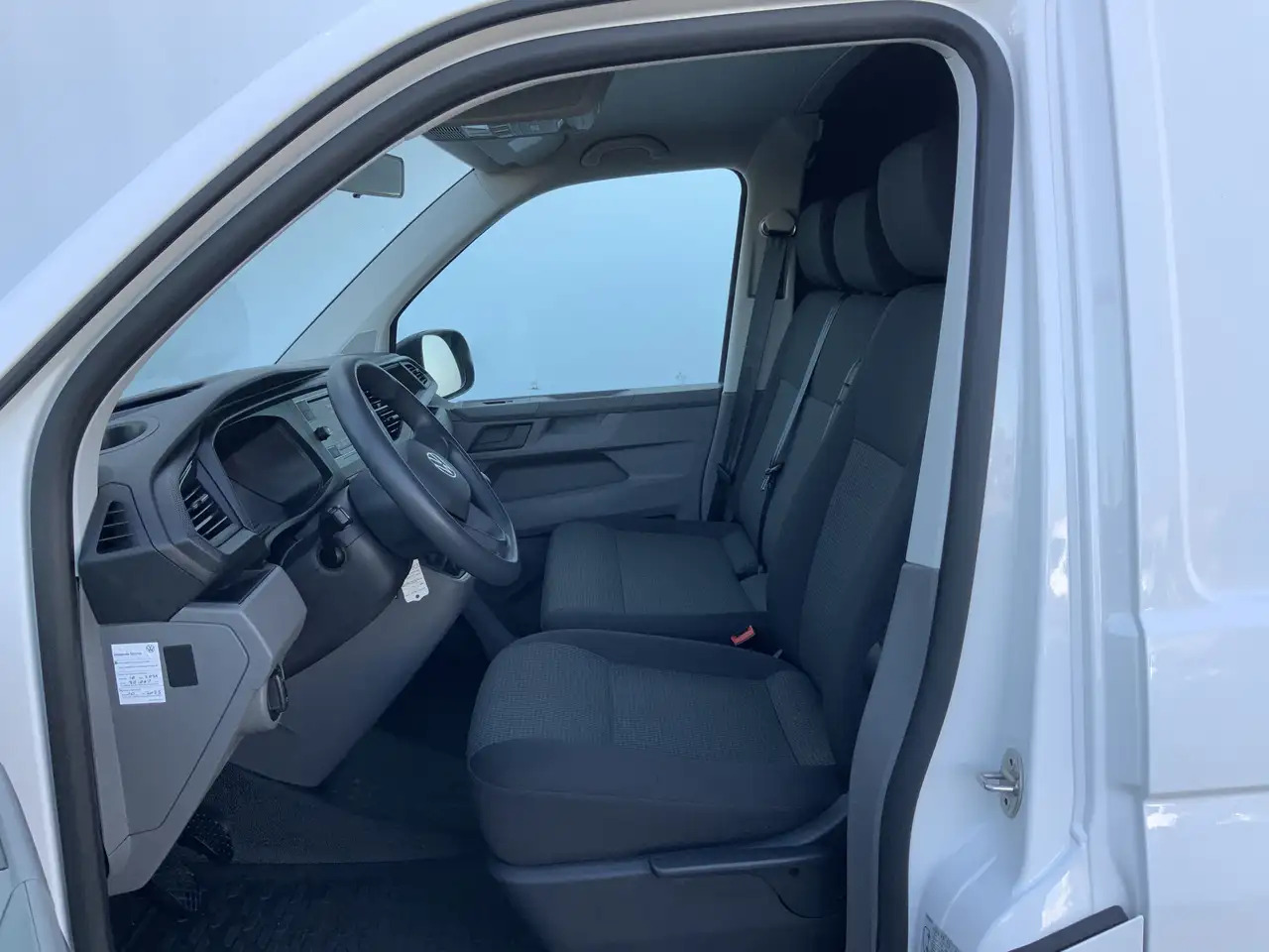 Volkswagen T6.1 Transporter 2.0 TDI L1H1 26 Economy Business - Panel van: picture 4 Volkswagen T6.1 Transporter 2.0 TDI L1H1 26 Economy Business - Panel van: picture 4
