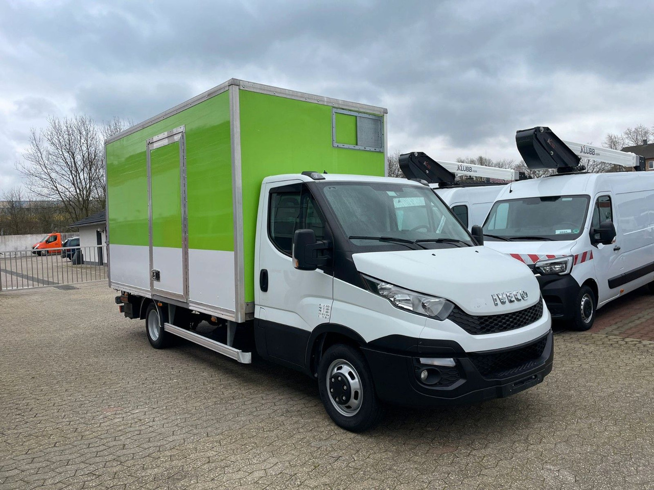 Iveco Daily 35C15 Koffer 4.2m Ladebordwand - Closed box van: picture 2 Iveco Daily 35C15 Koffer 4.2m Ladebordwand - Closed box van: picture 2