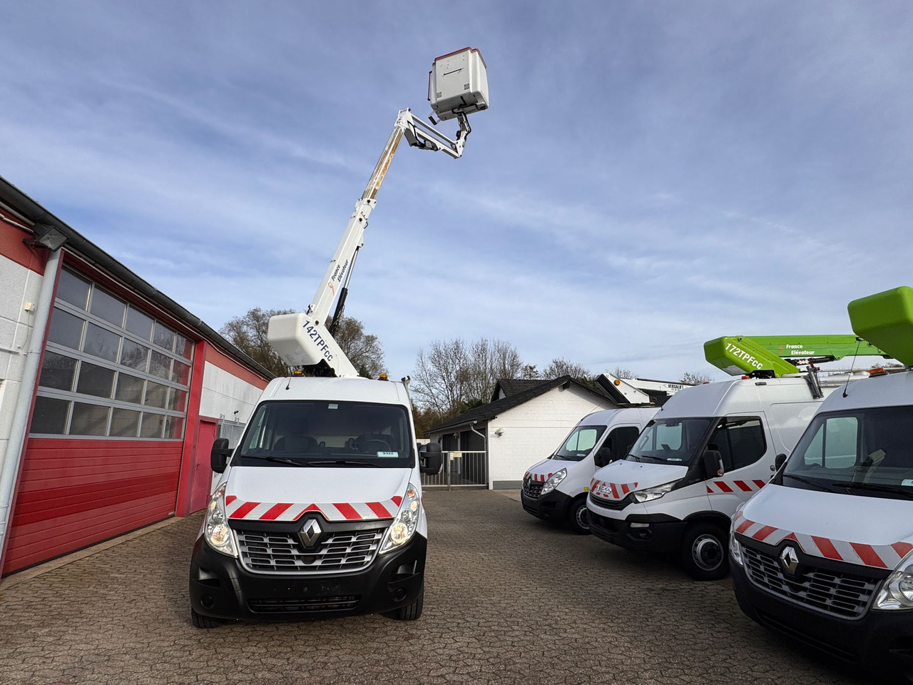 Truck mounted aerial platform RENAULT Master Hubarbeitsbühne Steiger France Elevateur 142 TPFcc EURO 6Y: picture 19