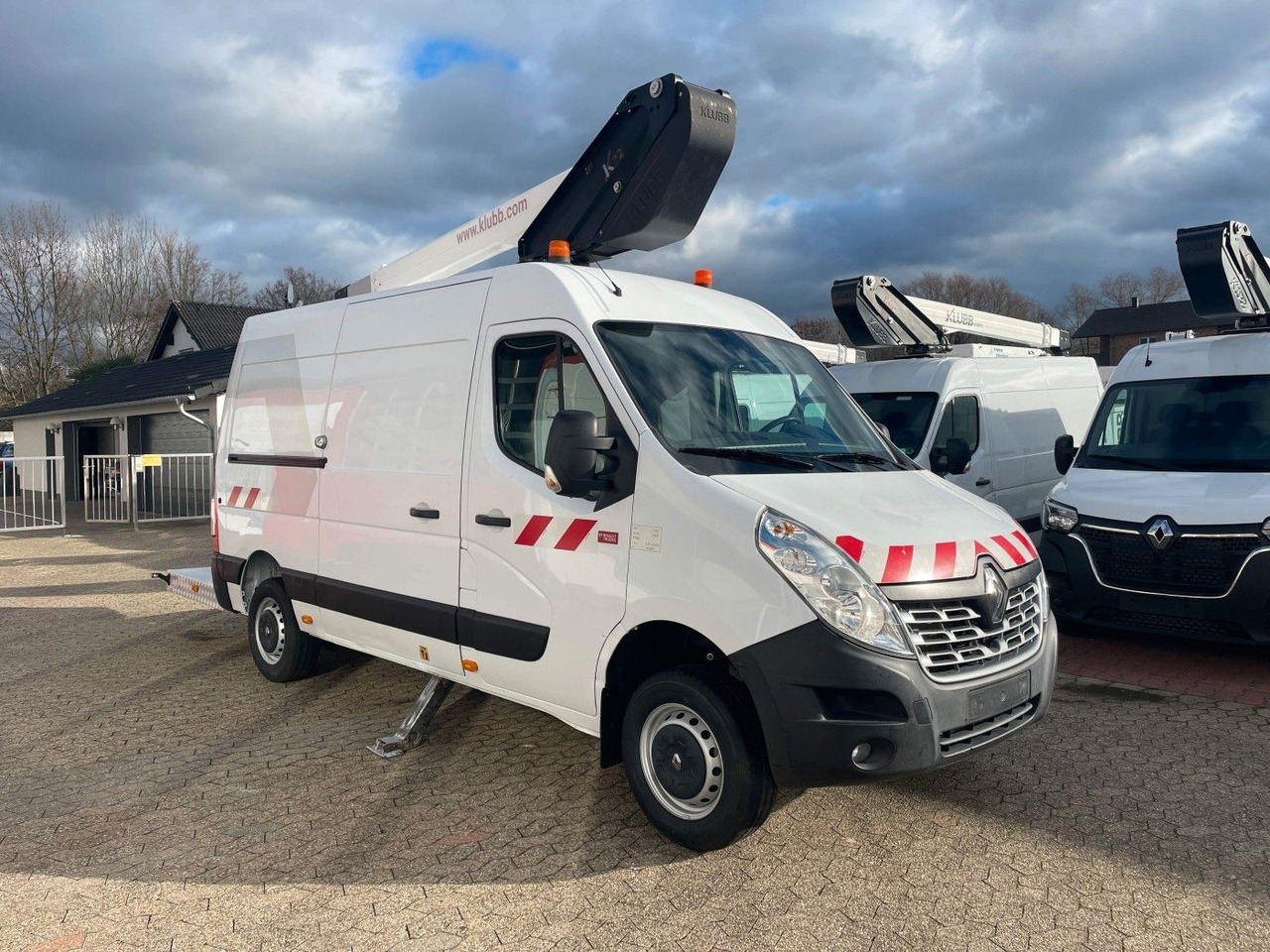 Renault Master Hubarbeitsbühne 2 Personen Korb bis 200kg - Truck mounted aerial platform: picture 3 Renault Master Hubarbeitsbühne 2 Personen Korb bis 200kg - Truck mounted aerial platform: picture 3
