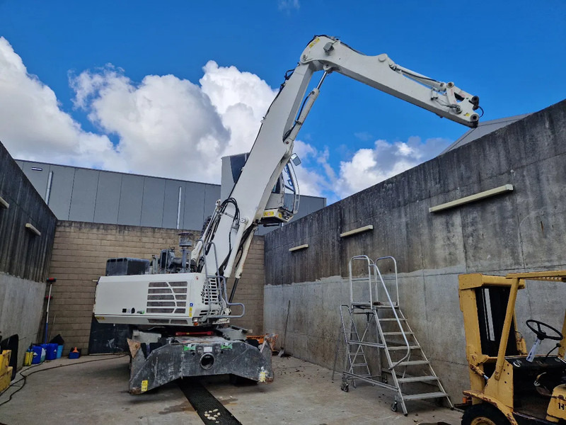 Sennebogen 821 overslagkraan - Waste/ Industry handler: picture 2 Sennebogen 821 overslagkraan - Waste/ Industry handler: picture 2