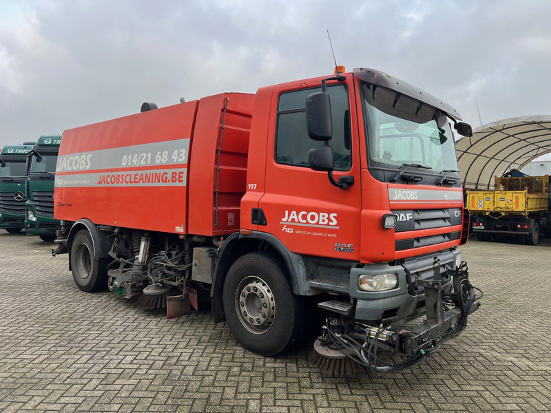 DAF CF75.250 - Road sweeper: picture 3 DAF CF75.250 - Road sweeper: picture 3