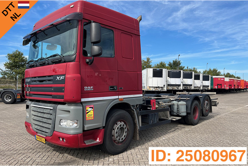 DAF XF105.460 Space Cab - Cab chassis truck: picture 1 DAF XF105.460 Space Cab - Cab chassis truck: picture 1