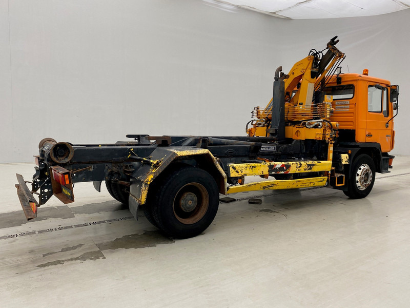 MAN 18.222 - Hook lift truck, Crane truck: picture 4 MAN 18.222 - Hook lift truck, Crane truck: picture 4