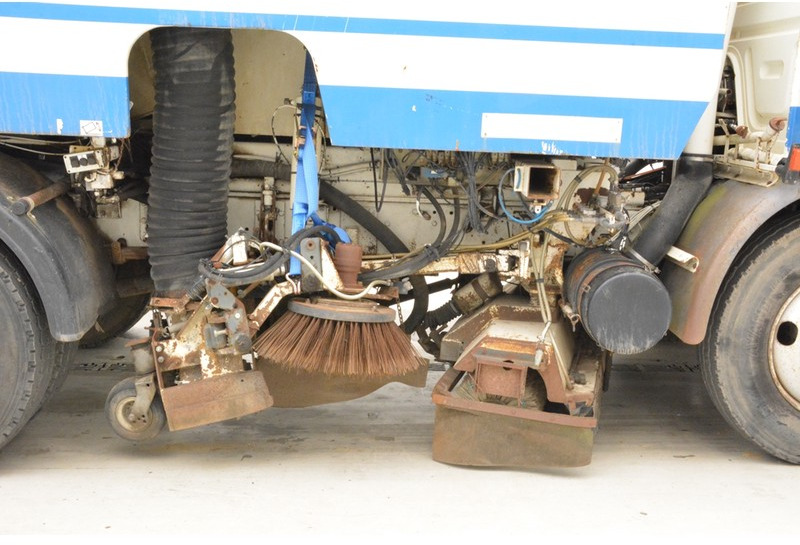 Renault Midliner S150 - RHD - Road sweeper: picture 4 Renault Midliner S150 - RHD - Road sweeper: picture 4