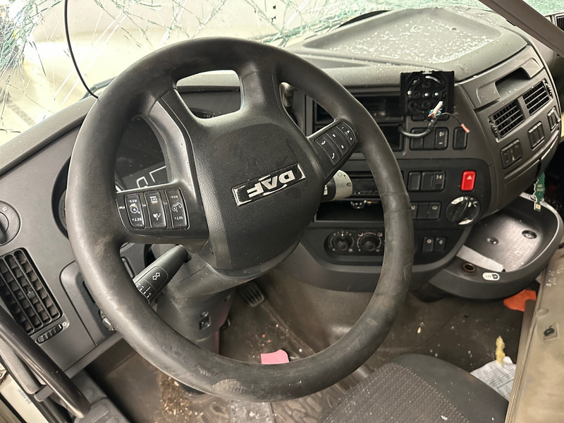 Tractor unit DAF XF 460 Super Space Cab: picture 12