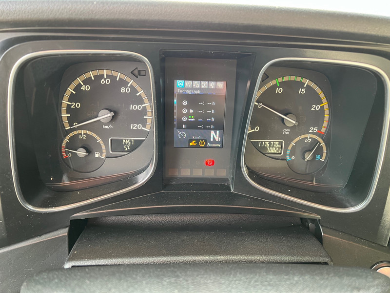 Tractor unit Mercedes-Benz Actros 1845 Bigspace: picture 9
