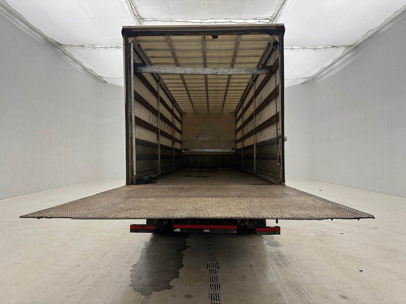 Volvo FE 300 - 6x2 - Curtainsider truck: picture 5 Volvo FE 300 - 6x2 - Curtainsider truck: picture 5