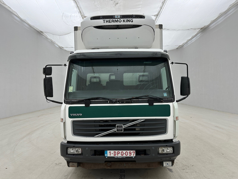 Volvo FL 220* - Refrigerator truck: picture 2 Volvo FL 220* - Refrigerator truck: picture 2
