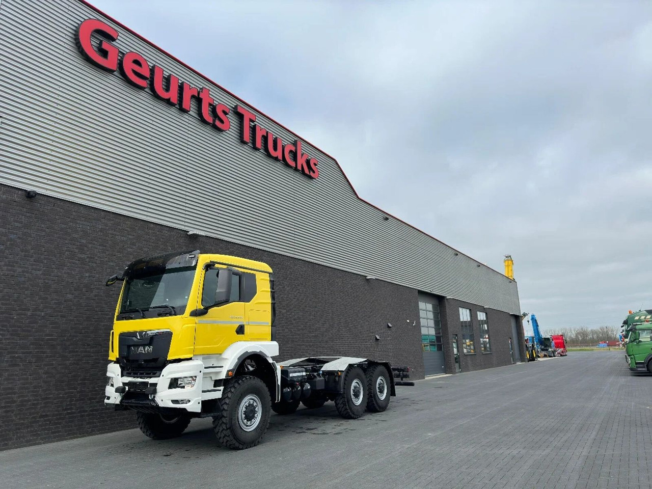 MAN TGS 33.540 6X6 BB CH HEAVY DUTY CHASSIS CABINE/N - Cab chassis truck: picture 2 MAN TGS 33.540 6X6 BB CH HEAVY DUTY CHASSIS CABINE/N - Cab chassis truck: picture 2