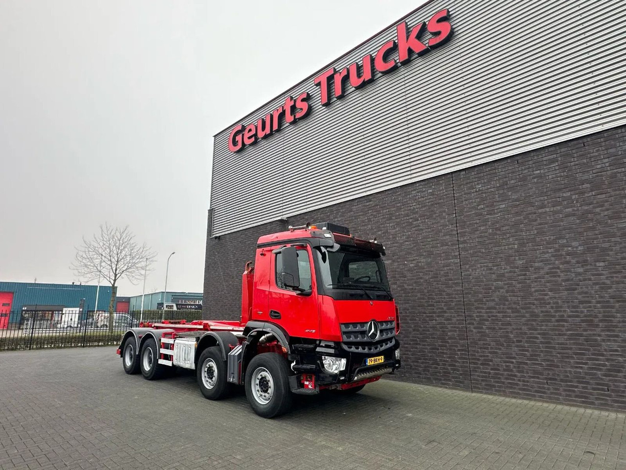 Mercedes-Benz Arocs 8X4 VDL S-30-6600 HAAKARMSYSTEEM/ABROLLKIP - Hook lift truck: picture 5 Mercedes-Benz Arocs 8X4 VDL S-30-6600 HAAKARMSYSTEEM/ABROLLKIP - Hook lift truck: picture 5