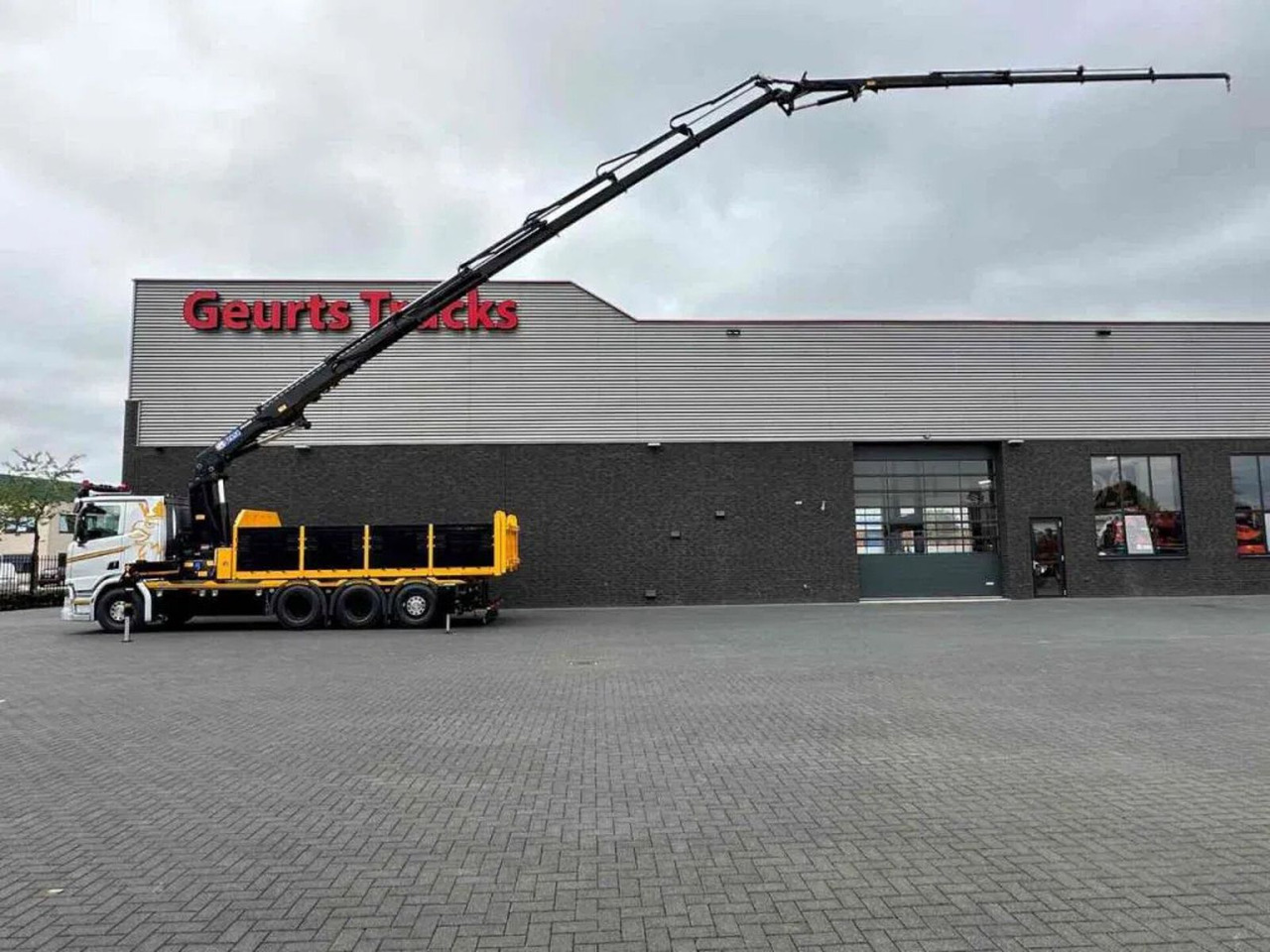 Scania R530 V8 NGS 8X4 TRIDEM MET HYVA 2Z KIPPER + HMF - Tipper, Crane truck: picture 2 Scania R530 V8 NGS 8X4 TRIDEM MET HYVA 2Z KIPPER + HMF - Tipper, Crane truck: picture 2