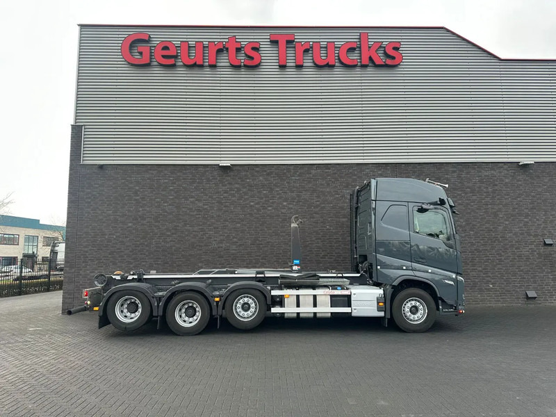 Volvo FH 540 8X2 TRIPLE VDL S30-6700 HAAKARMSYSTEEM / ABROLLKIPPER / HOOKLIFT - Hook lift truck: picture 4 Volvo FH 540 8X2 TRIPLE VDL S30-6700 HAAKARMSYSTEEM / ABROLLKIPPER / HOOKLIFT - Hook lift truck: picture 4