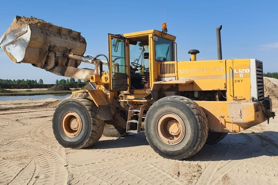 VOLVO L120B - Wheel loader: picture 2 VOLVO L120B - Wheel loader: picture 2