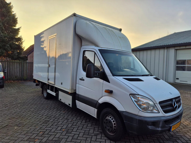 Mercedes-Benz Sprinter 516 cdi met laadklep - Closed box van: picture 1 Mercedes-Benz Sprinter 516 cdi met laadklep - Closed box van: picture 1