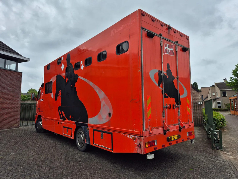 Volvo FH 12... 380pk luchtgeveerd voor en achteras - Horse truck: picture 2 Volvo FH 12... 380pk luchtgeveerd voor en achteras - Horse truck: picture 2