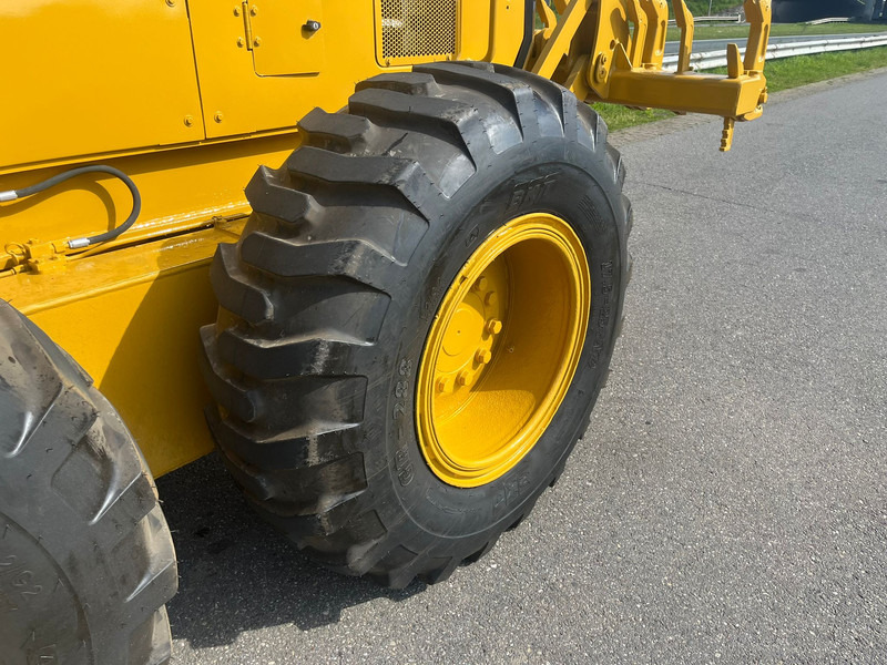 Grader Caterpillar 140GC - Push block / Ripper / New Tires: picture 9