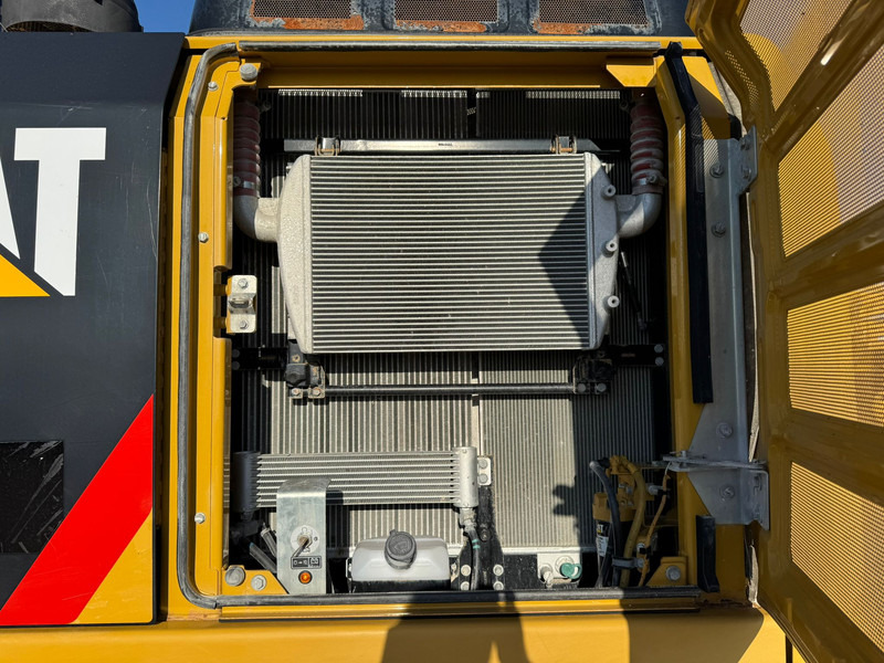 Crawler excavator Caterpillar 326FL: picture 16