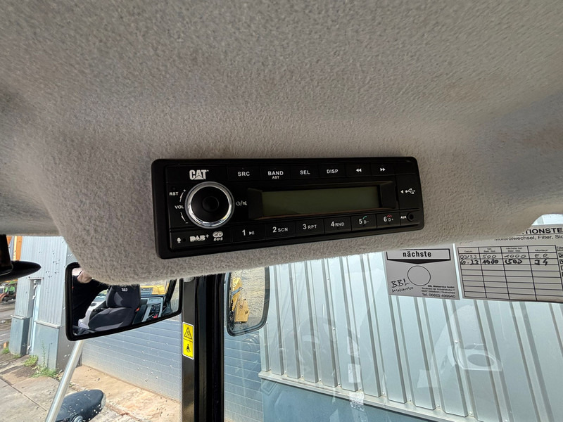 Wheel loader Caterpillar 908M: picture 16