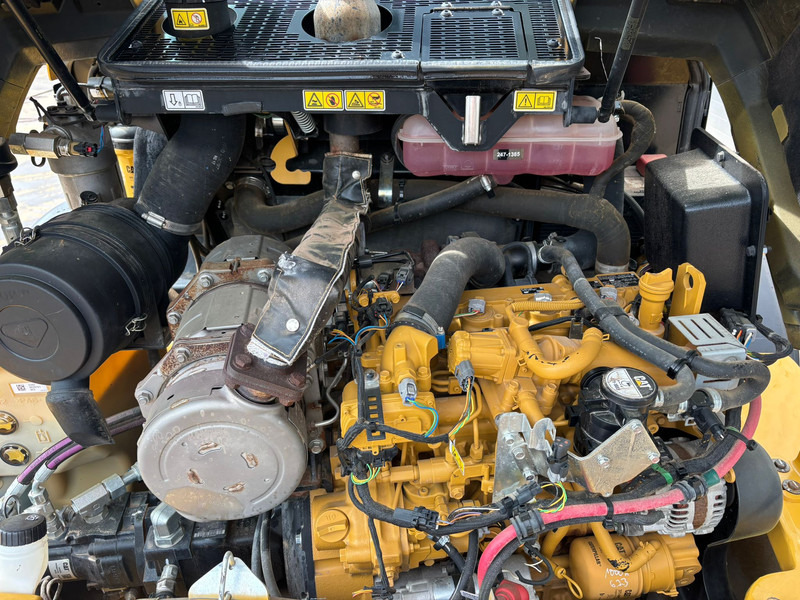 Wheel loader Caterpillar 908M: picture 17