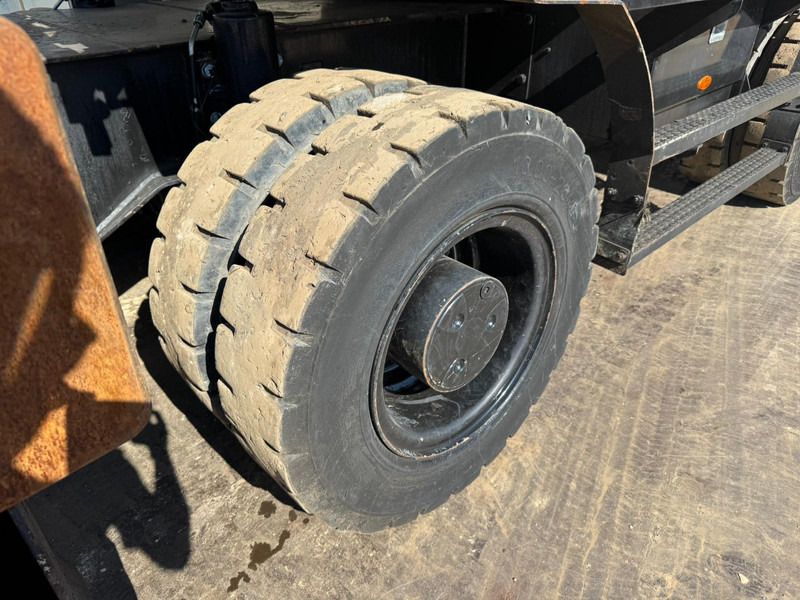 Waste/ Industry handler Caterpillar MH3022: picture 16 Waste/ Industry handler Caterpillar MH3022: picture 16