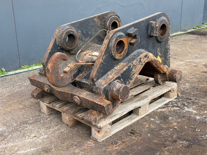 Quick coupler Caterpillar Quick Coupler CW70 for 374F: picture 8