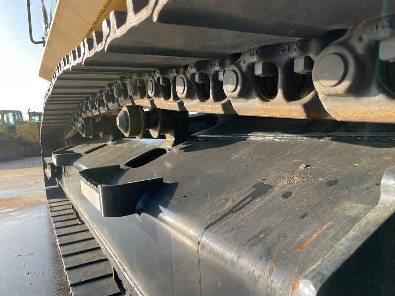 New Crawler excavator Komatsu PC210LC-10MO: picture 18